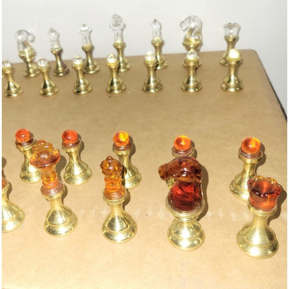 VTG Brass Metal & Amber & Clear Glass Chess Set 32 Pieces Complete, Felt Bottoms - Picture 8 of 16